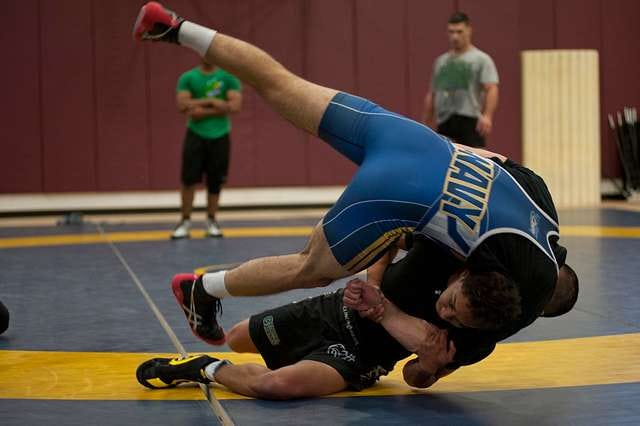 Shoulder throw wrestling move