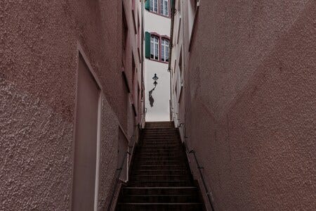 Narrow alleyway representing focused paths